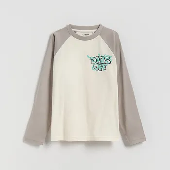 Chlapecké tričko Reserved - Bavlněné tričko s&nbsp;potiskem a&nbsp;dlouhými rukávy - krémová - 056II-01X - 056II-01X-170