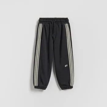 Dětská móda Reserved - Bavlněné kalhoty joggers - tmavě šedá - 491HK-90X - 491HK-90X-98