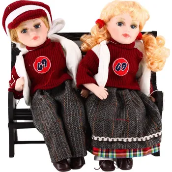 Panenka Dini Porcelánové panenky Děti na lavičce, s blond vlásky Barva: TMAVĚ ŠEDÁ