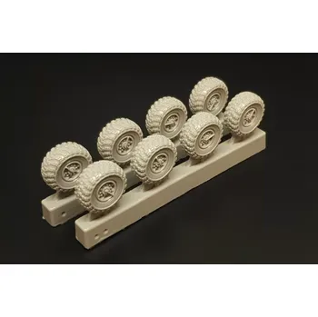 Plastikový model Hauler 1/72 Wheels for 9K714 OKA / SS-23 Spider (HOBBYB)
