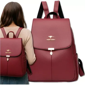 Městský batoh Červený kožený batoh DAFNI DB08R (Městský kožený dámský batoh v červeném provedení 33 × 26 × 12 cm, kvalitní odolná EKO kůže)