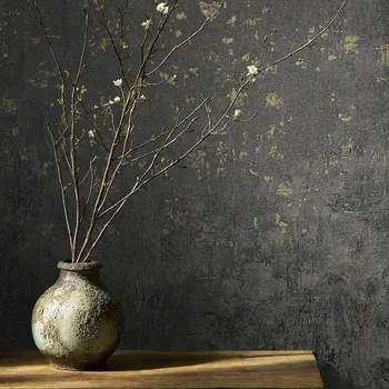 Tapeta Tmavě šedá grafitová tapeta imitující omítku se zlatými odlesky