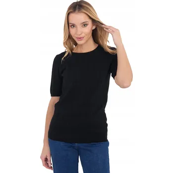 Dámský svetr Dámský svetr klasického střihu s copánkovým vzorem a krátkým rukávem