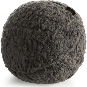 Polštář ve tvaru koule z látky typu buklé