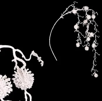 umělá květina Větev - umělá převislá, třpytky, bílá Barva: bílá