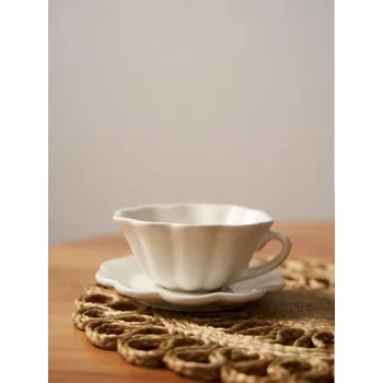 Sinsay - Keramická sada šálku s podšálkem ve tvaru květiny - bílá - 136HZ-00X - 136HZ-00X-ONE