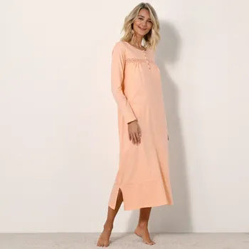 Dámská noční košile Jednobarevná dlouhá noční košile s dlouhými rukávy a macramé broskvová 56