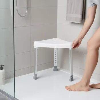 Trojúhelníková sprchová stolička do rohu, výškově nastavitelná do 150 kg