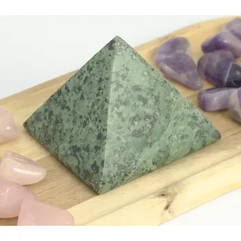 Pyramida serpentin - nefrit 7,5 cm