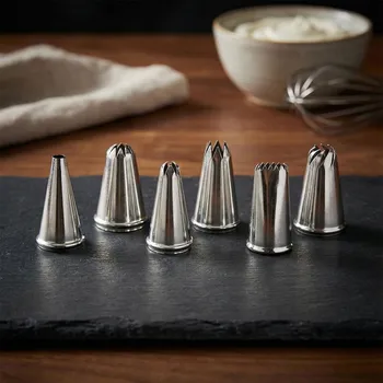 Sada kovových cukrářských trysek na zdobení dortů a koláčů Tadar 6 ks