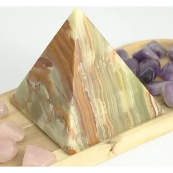 Pyramida ze zeleného onyxu 10 cm – klid, obnova a jemná ochrana