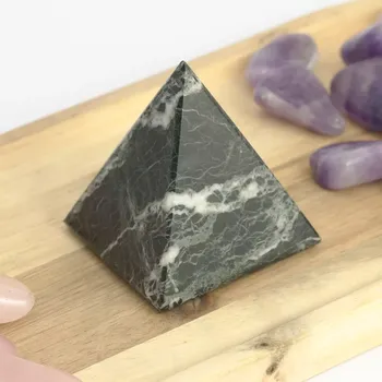 Pyramida černý onyx 5 cm - A