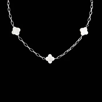 Náhrdelník Jemný náhrdelník „Perleťové čtyřlístky“ z mořské mušle, chirurgická ocel 316L č. 1754