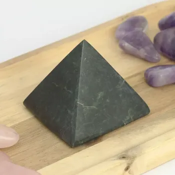 Pyramida serpentin - nefrit 5 cm