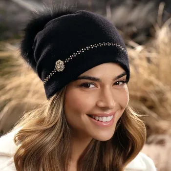 Pokrývka hlavy KRUMLOVANKA W-832/018 černá