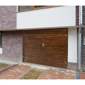 Garážová vrata Křídlová vrata ZEUS ekonomy 2500/2150 zlatý dub s hliníkovým rámem Provedení panelu: Actual - lamela woodgrain