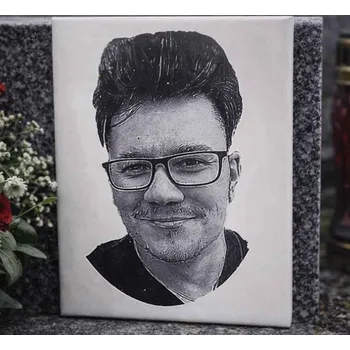 Smuteční dekorace Večnýklid.cz Fotografie na hrob, keramické foto na hrob, gravírované fotky na hroby