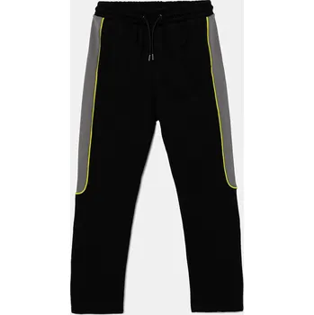 Chlapecké kalhoty Dětské tepláky Guess L5YQ12.KCCH0.9BYA černá 99X, vel. 158-166