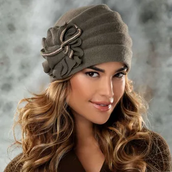 Pokrývka hlavy KRUMLOVANKA Elegantní dámská zimní čepice W-0665/671 khaki