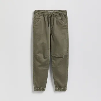 Dětská móda Reserved - Pružné joggery - pudrově zelená - 243CJ-97X - 243CJ-97X-134