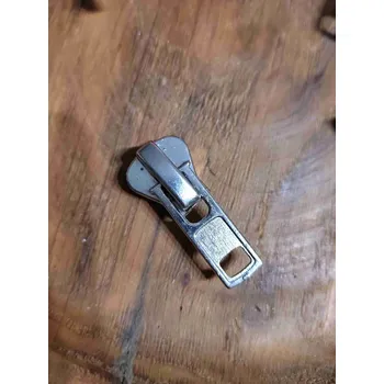 Zip Jezdec ke kostěným zipům 8 mm barva platina