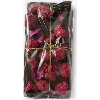 Čokoláda Sklepudiwizsa, Kazimierz Dolny,Polsko Méčná čokoláda s malinami, růžovým pepřem a okvětními lístky růží