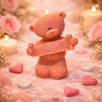 Svíčka Evička Candles Medvídek s nápisem I LOVE YOU svíčka 65 g - ručně výráběná Barva: Hnědá