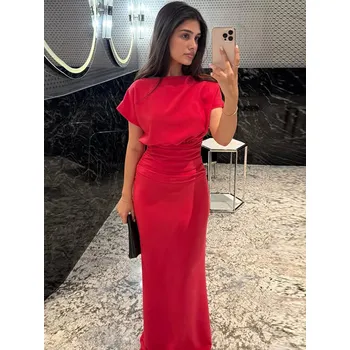 Dámské šaty Best Fashion Elegantní přiléhavé dlouhé šaty se sklady Velikost: S, Barva (Varianta): Červená