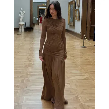 Dámské šaty FIT FASHION Dlouhé přiléhavé šaty s řasením a dlouhým rukávem Velikost: L, Barva (Varianta): Hnědá