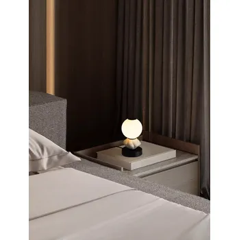 Lampička Designová stolní lampa Pallina A