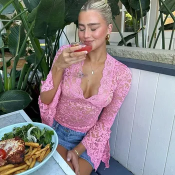 Best Fashion Krajkový crop top s dlouhým rukávem a výstřihem do V Velikost: XS, Barva (Varianta): Růžová