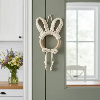 Velikonoční dekorace Eva Čermáková - Ateliér Ceva Zajíček drhání (macramé), dřevěný podklad, dřevěné korálky smetanový