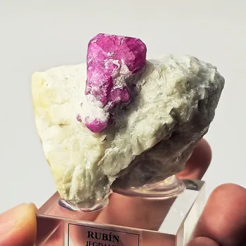 Přírodní kámen Rubín z Afghánistánu 49X53mm, krystal: 26x16mm