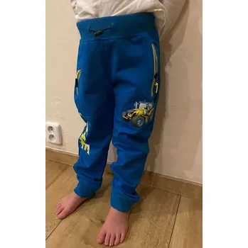 KUGO klučičí tepláčky s traktorem Barva: Černá, Velikost: 98