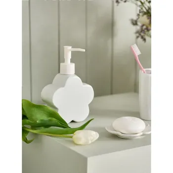 Dávkovač mýdla Sinsay - Dávkovač mýdla ve tvaru květiny - bílá - 110HR-00X - 110HR-00X-ONE