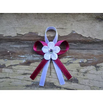 Svatební dekorace Vývazek s kytičkou - vínová 344 / bílá