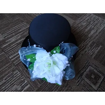 Svatební dekorace Cylindr černý - sv. modrá organza a bílá růže