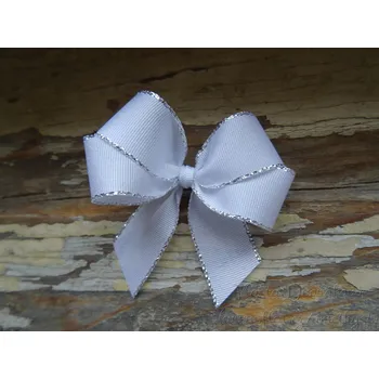 Svatební dekorace Mašlička textilní - taftová bílá / stříbro