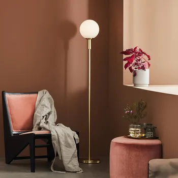 Lampička Markslöjd Stojací lampa Minna, mosazná barva, sklo, železo, výška 145 cm mosaz, bílá 1 x 40 W - Doprava zdarma