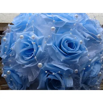 Svatební dekorace Kytice na auto - sv. modré růže / bílá