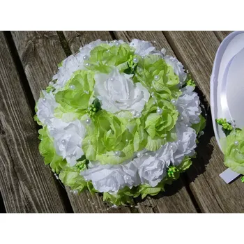 Svatební dekorace Kytice na auto - bílé a sv. zelené růže