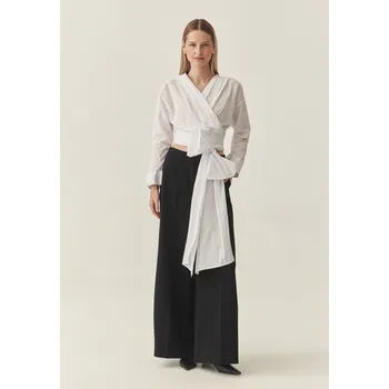 Dámská halenka Tatuum DÁMSKÁ HALENKA S ŠIROKÝM ZAVAZOVACÍM PRUHEM V PASE — KORKO