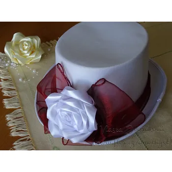 Svatební dekorace Cylindr bílý - tm. bordó s bílou atlas. růží I.