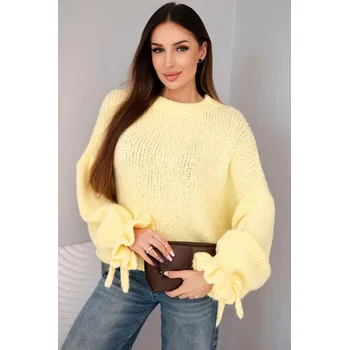 Dámský svetr Dámský svetr s přídavkem mohairu s hrubým pletením a ozdobnými rukávy žlutý UNI