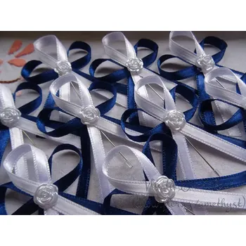 Svatební dekorace Vývazek s růžičkou - tmavě modrá 549 / bílá