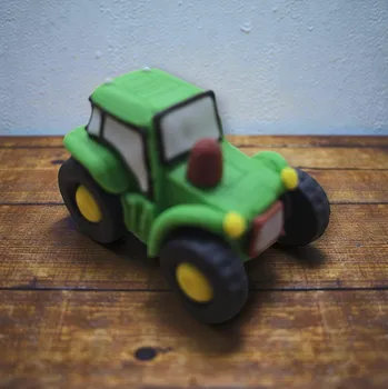 Jedlá dekorace na dort K Decor Traktor zelený