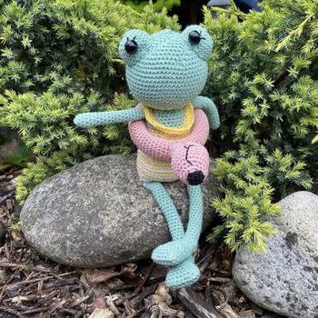 Polštář Háčkovaná hračka - Žába Terezka