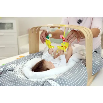 Hračka pro nejmenší Eva Kiedroňová Závěs k hrazdičce - Měsíček