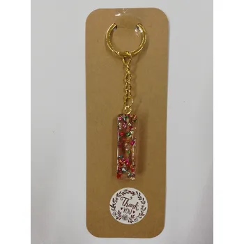 Přívěsek na klíče z pryskyřice - písmeno "I" čirý, červené třpytky