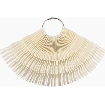 Lak na nehty VICTORIA VYNN Trojitý vzorník na nehty na kroužku.